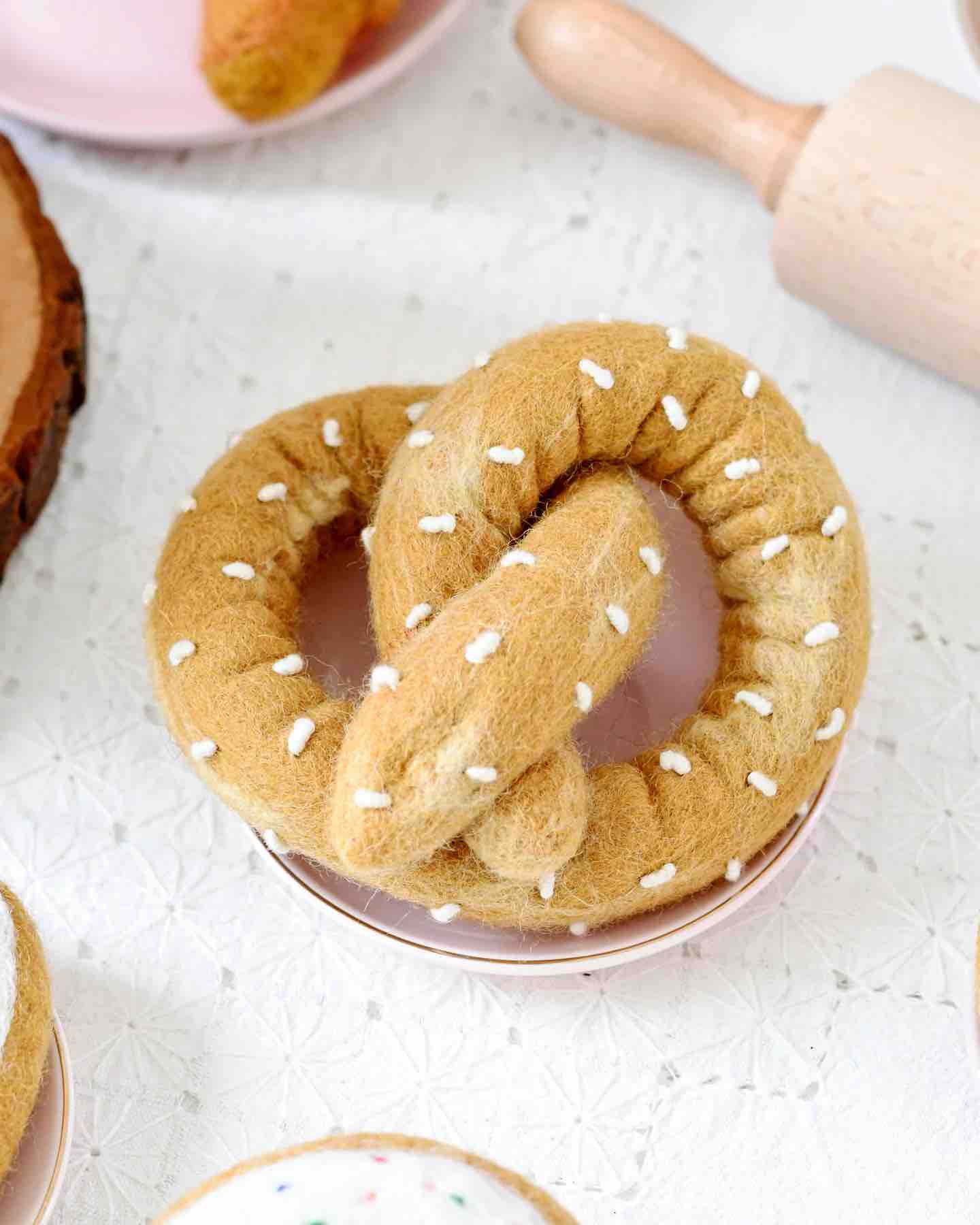 Tara Treasures - Felt Soft Pretzel