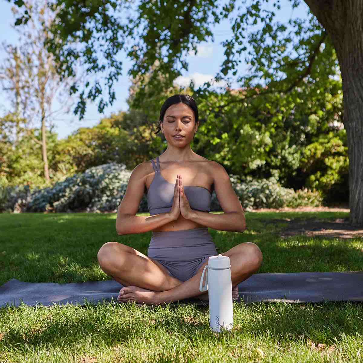 b.box Insulated Flip Top Bottle - 690ml - White Out