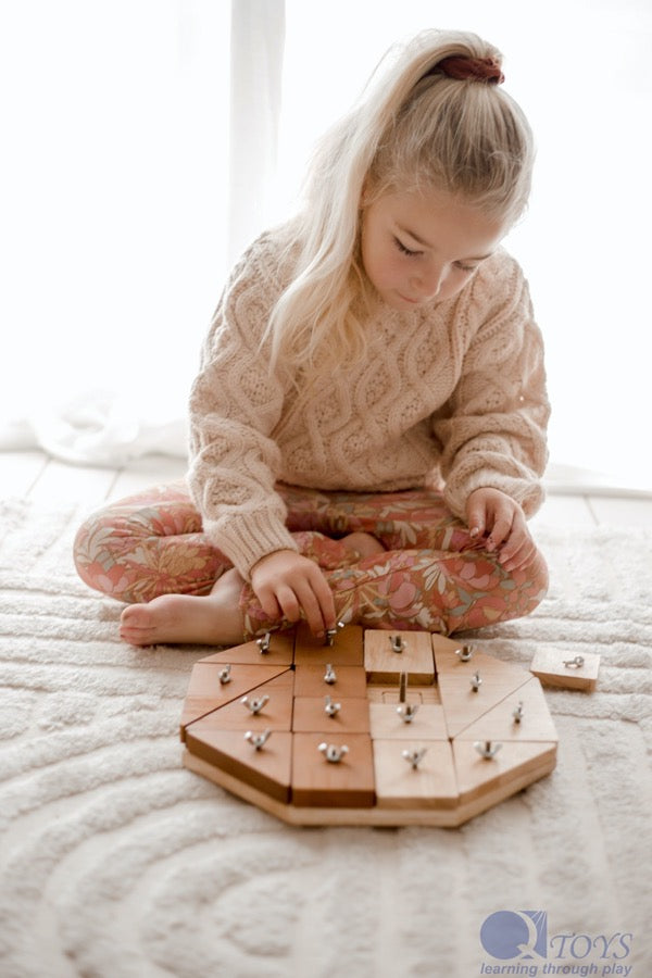 Qtoys - Tactile Learning Board