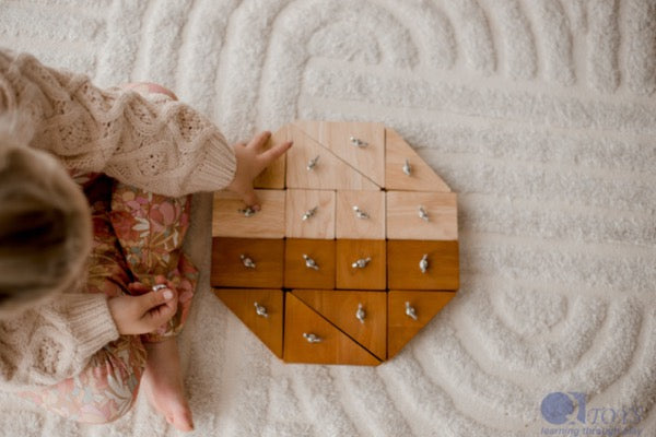 Qtoys - Tactile Learning Board