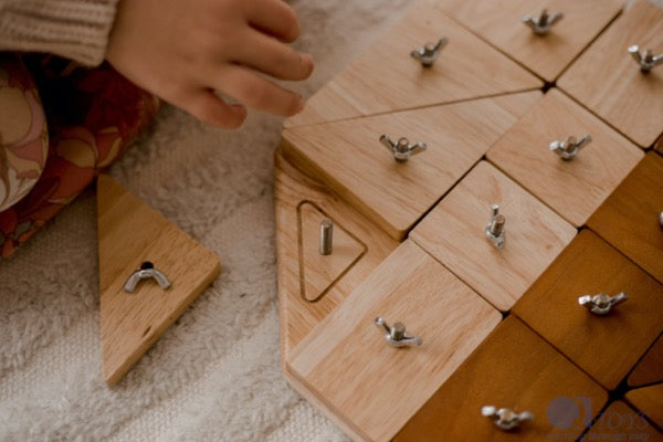 Qtoys - Tactile Learning Board