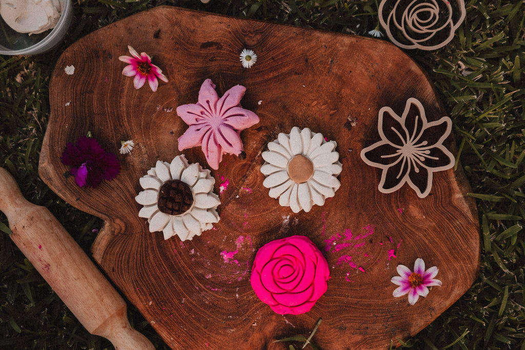 Kinfolk Pantry - Mixed Flower Cutter Set - Eco Playdough Tool