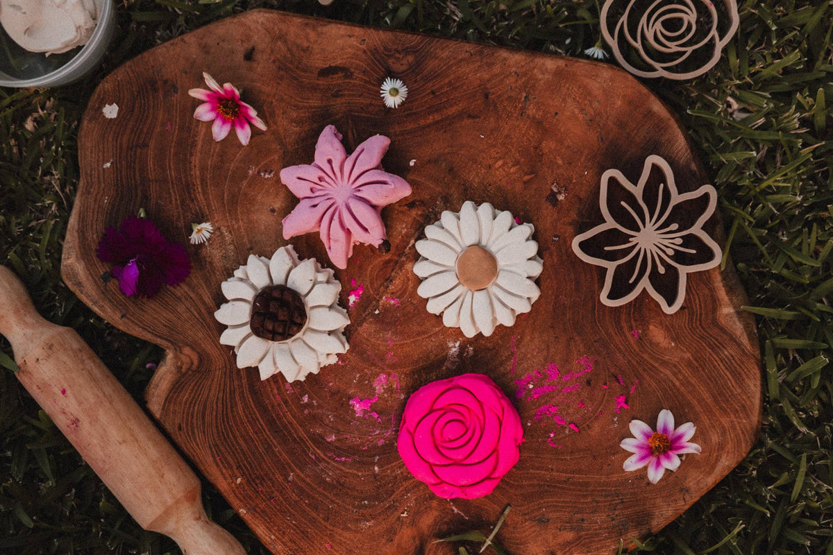 Kinfolk Pantry - Mixed Flower Cutter Set - Eco Playdough Tool