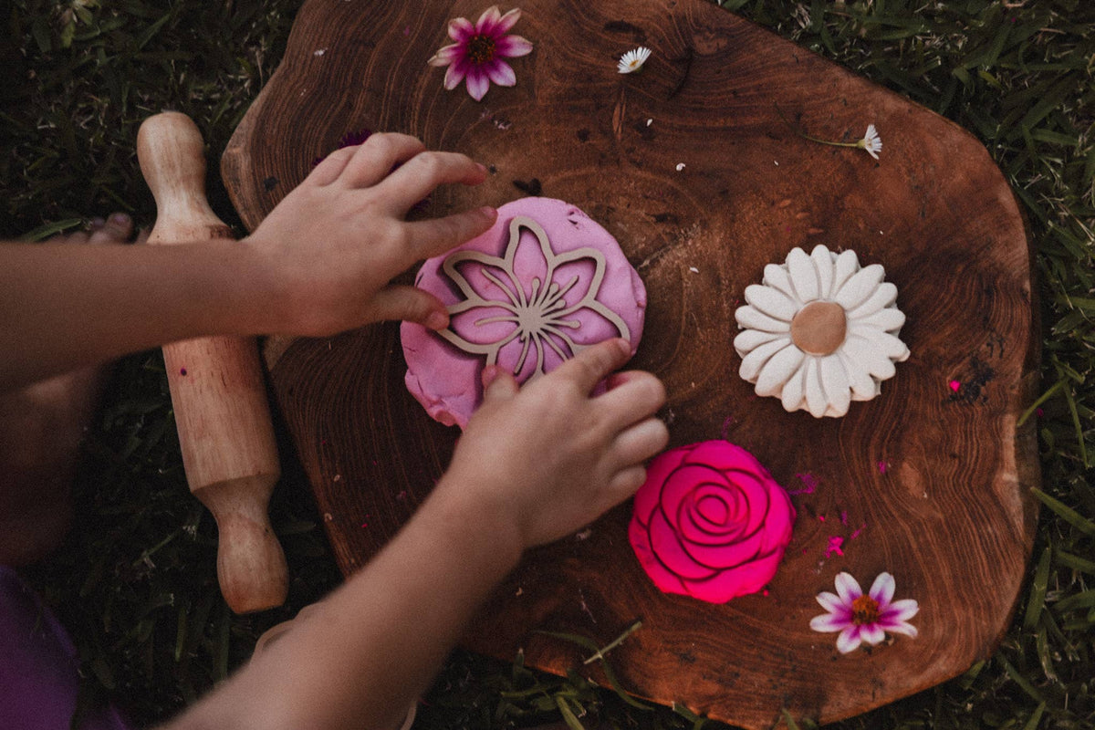 Kinfolk Pantry - Mixed Flower Cutter Set - Eco Playdough Tool
