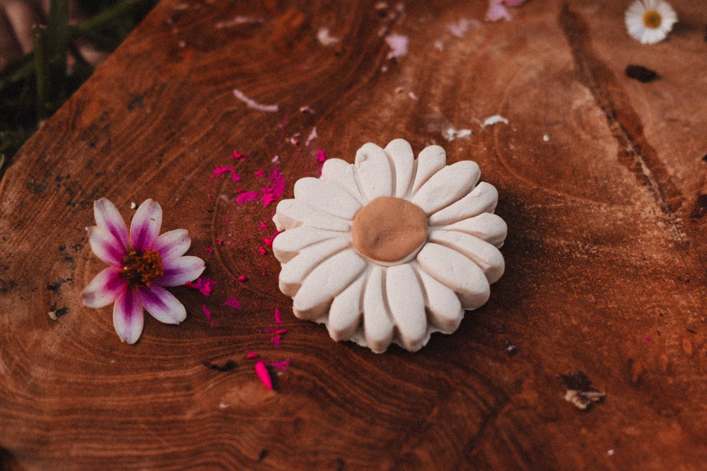 Kinfolk Pantry - Mixed Flower Cutter Set - Eco Playdough Tool