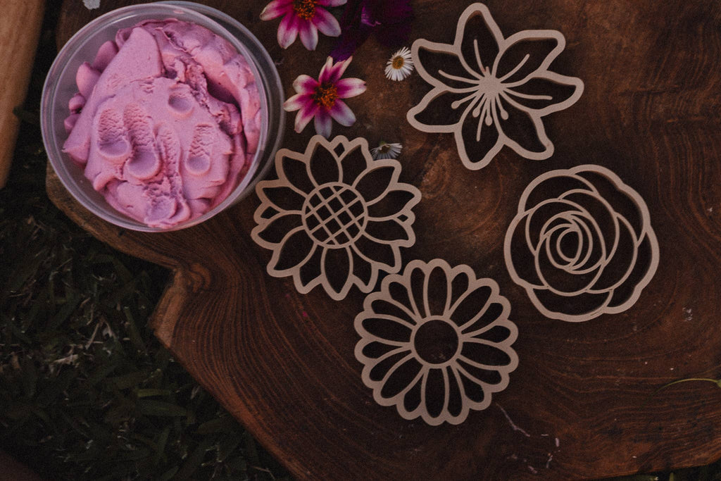 Kinfolk Pantry - Mixed Flower Cutter Set - Eco Playdough Tool
