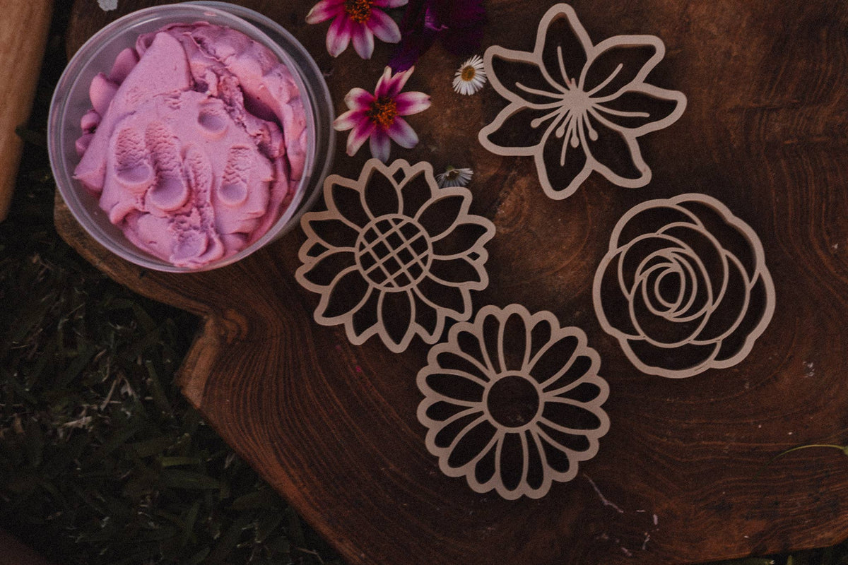 Kinfolk Pantry - Mixed Flower Cutter Set - Eco Playdough Tool