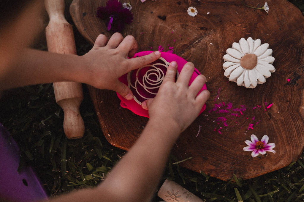 Kinfolk Pantry - Mixed Flower Cutter Set - Eco Playdough Tool