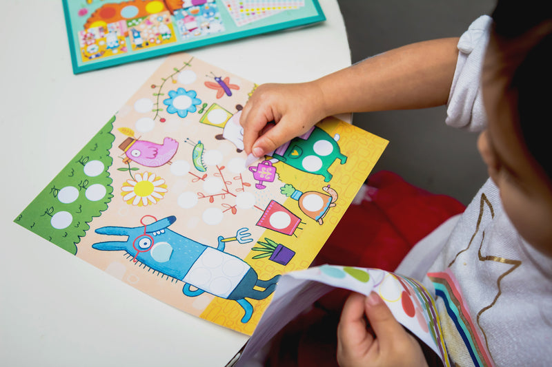 Djeco - With Coloured Dots Sticker Set