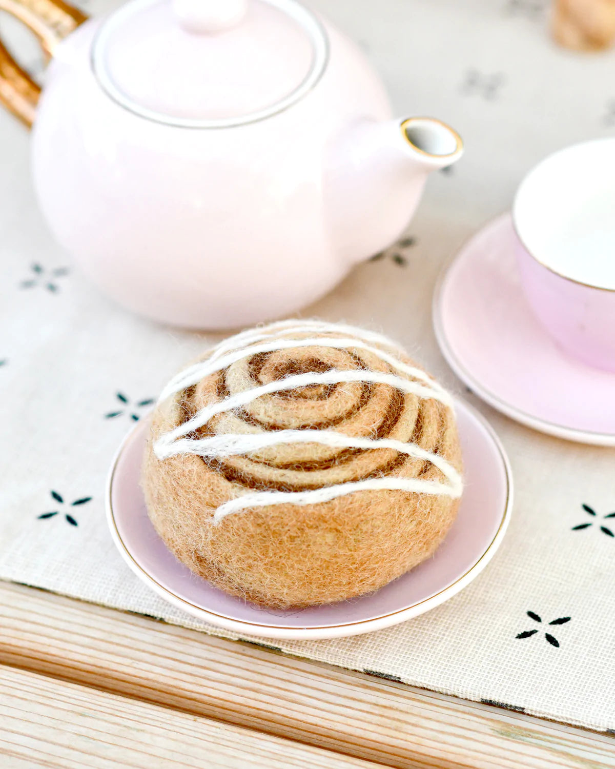 tara treasure Felt Cinnamon Roll