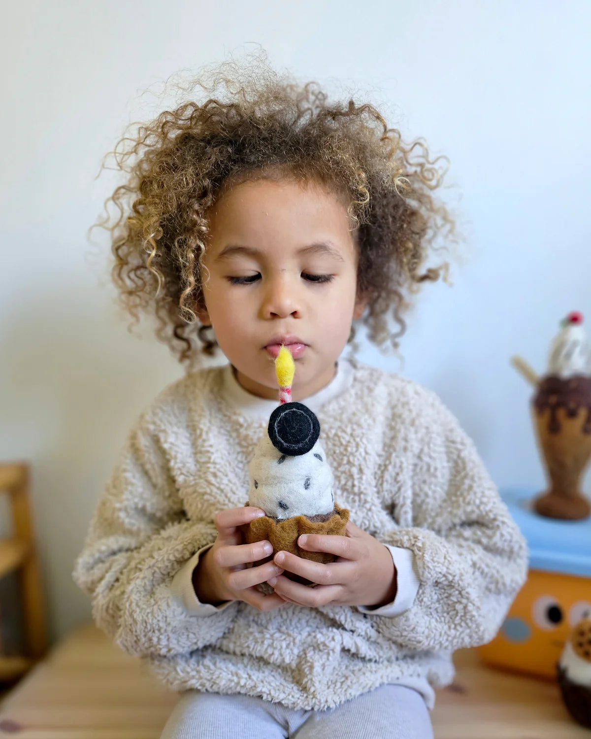 Tara Treasures - Felt Giant Oreo Cupcake with Candle
