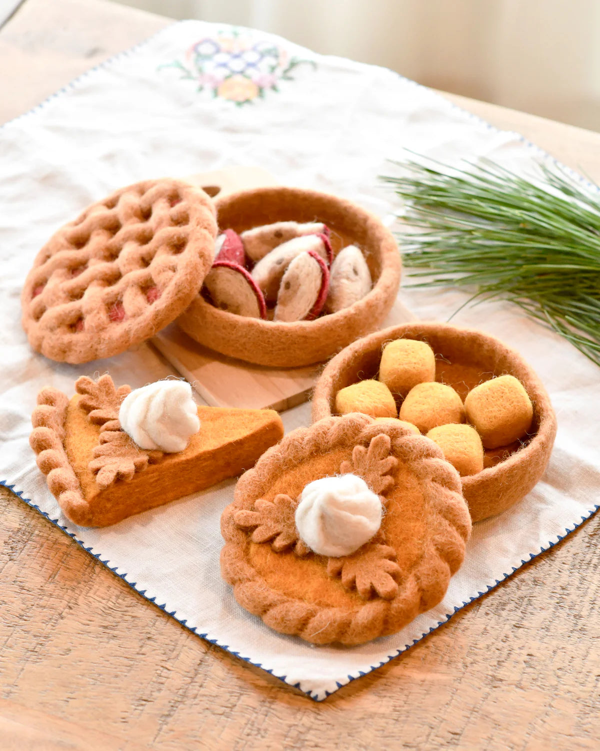 Tara Treasures - Felt Apple Pie Play Food Set