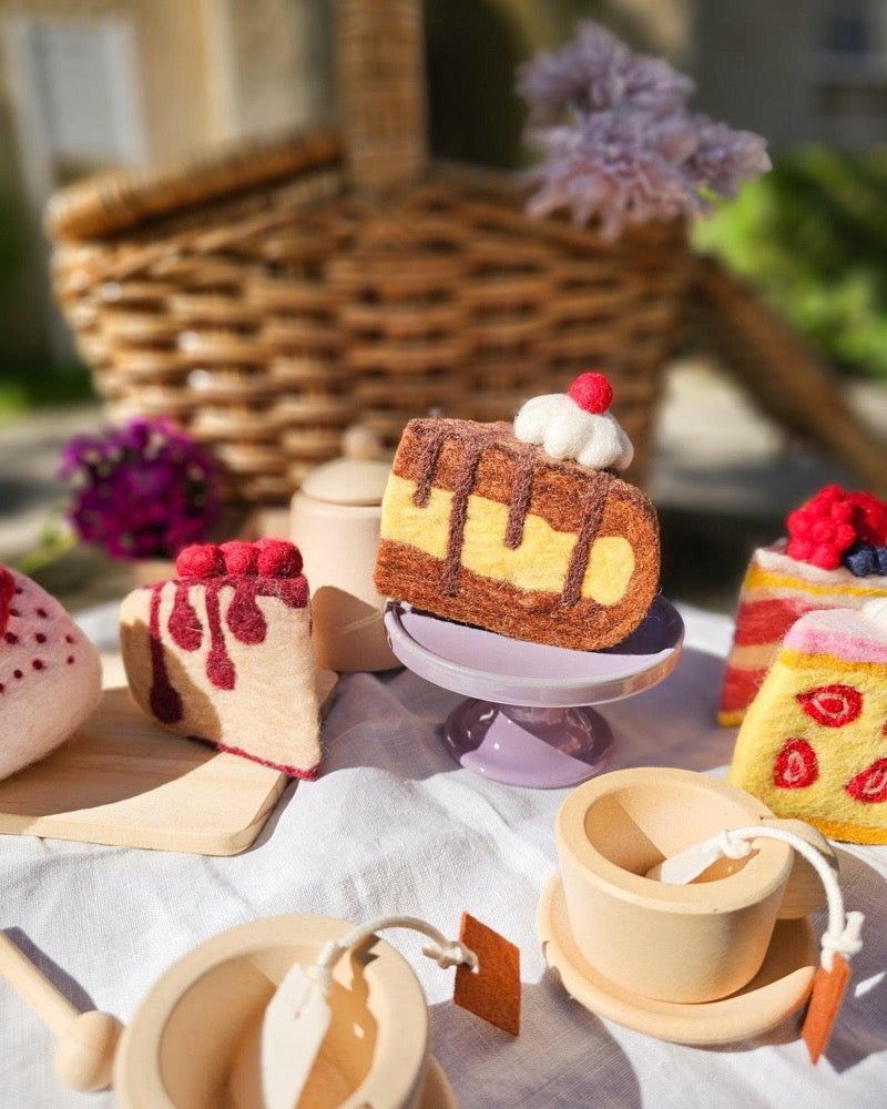 Tara Treasures - Felt Chocolate Caramel Cake Slice