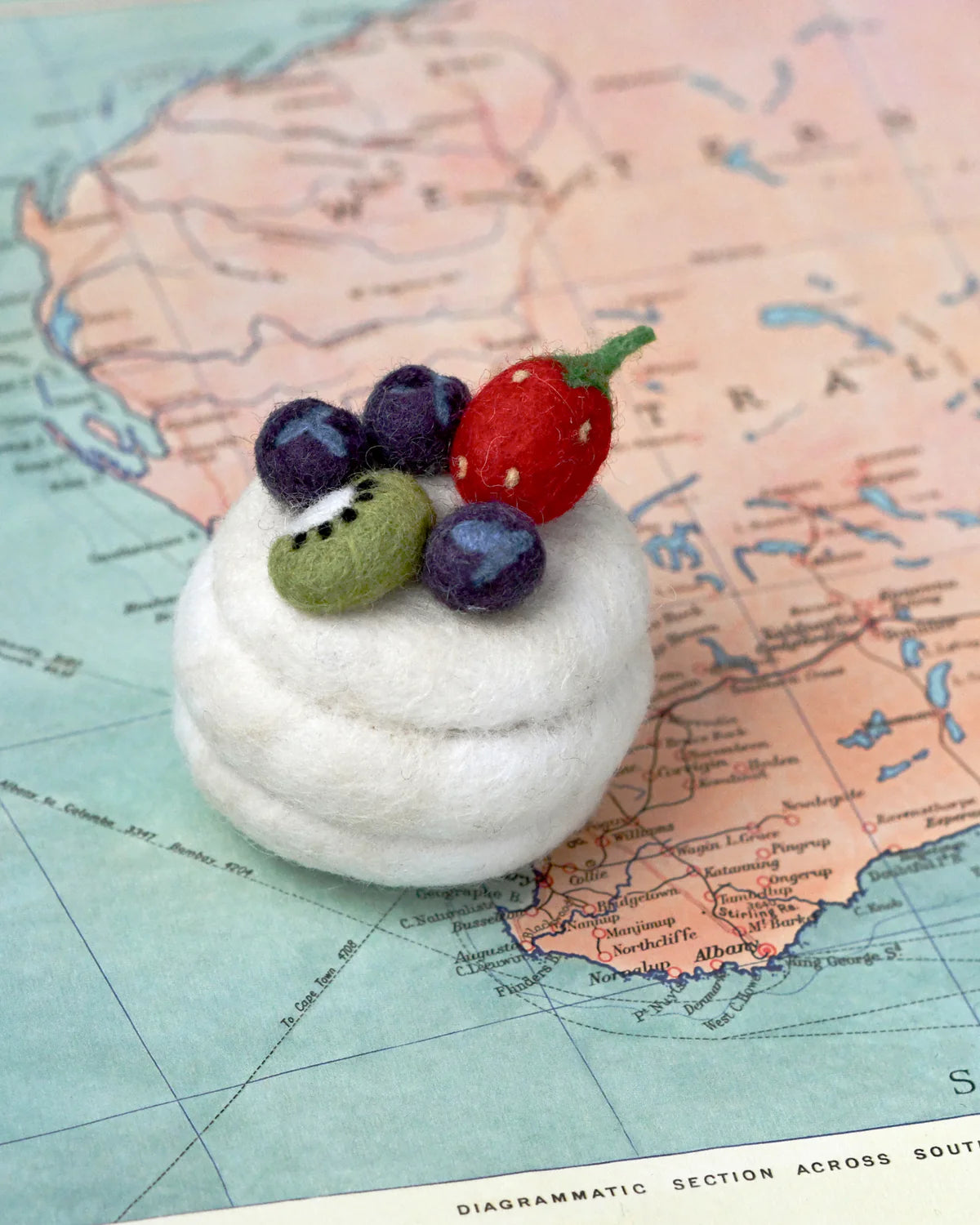 Tara Treasures - Felt Pavlova Meringue Dessert