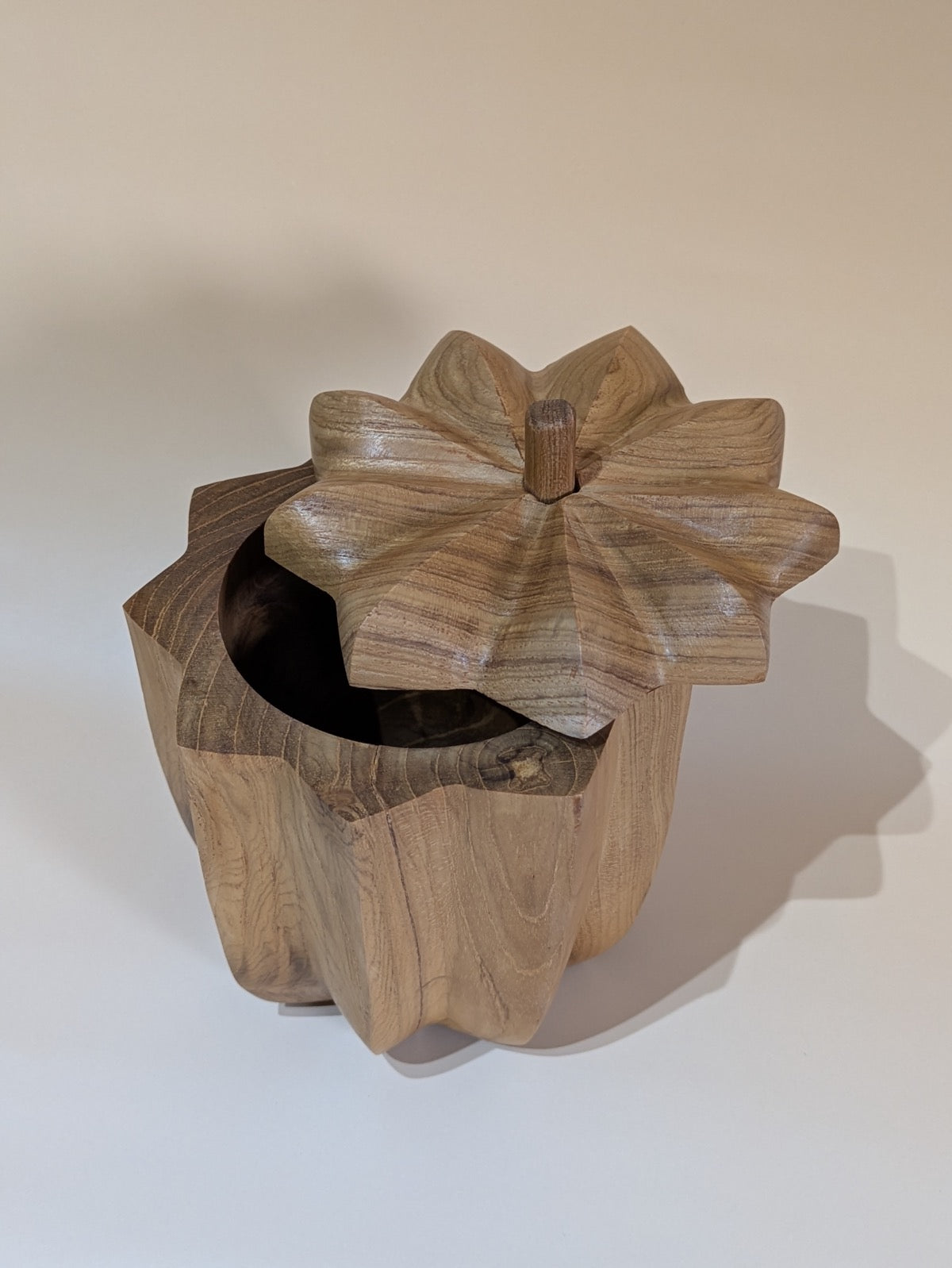 Papoose Toys - Nona Pot with lid