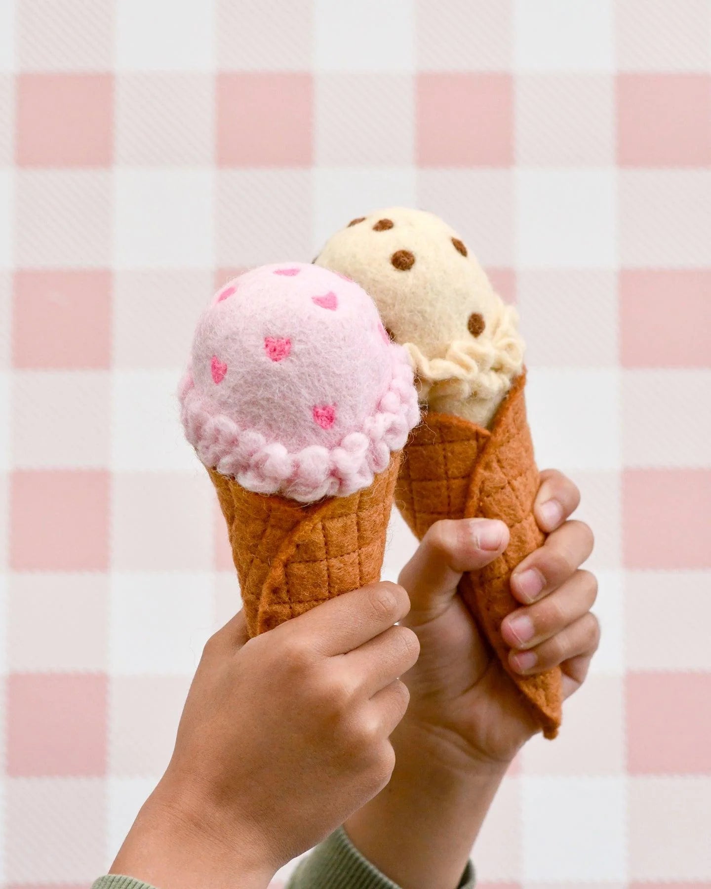 Tara Treasures - Felt Ice Cream Set - Waffle Cones and 9 Ice Cream Scoops