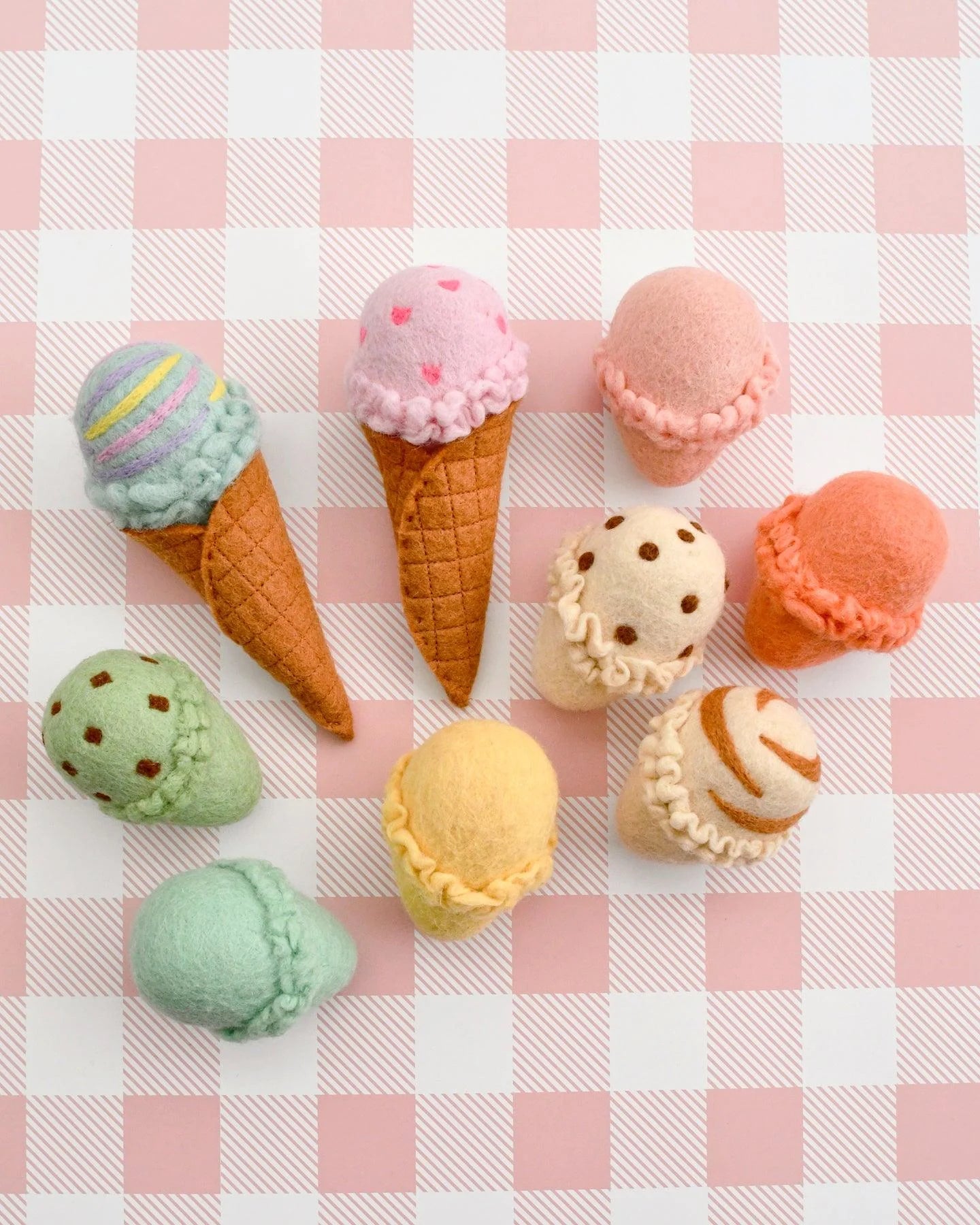 Tara Treasures - Felt Ice Cream Set - Waffle Cones and 9 Ice Cream Scoops