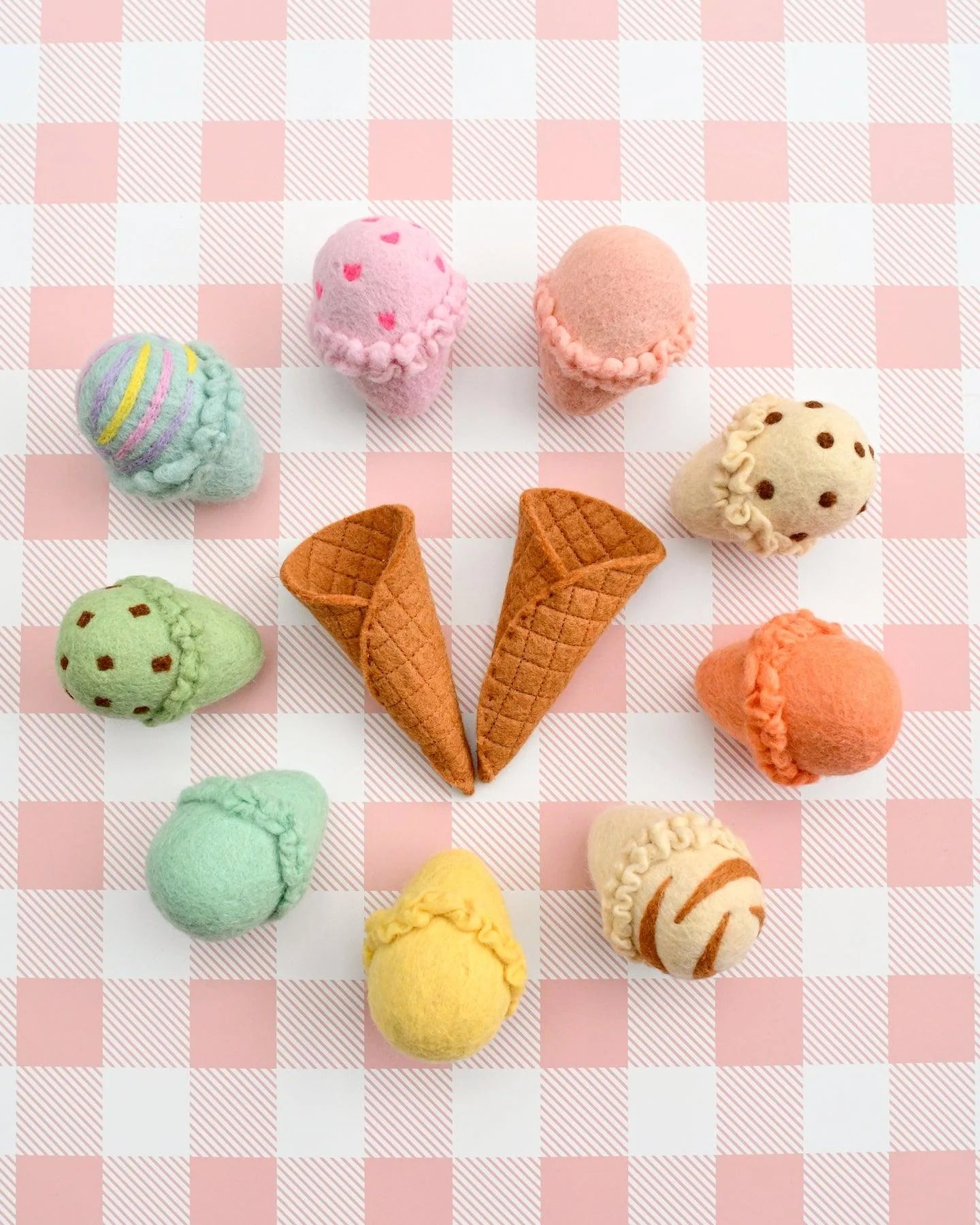 Tara Treasures - Felt Ice Cream Set - Waffle Cones and 9 Ice Cream Scoops