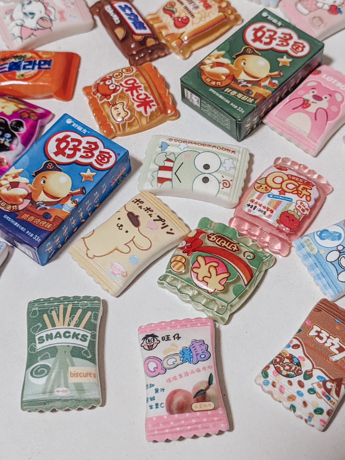 Bambi Bunny - Dollhouse Miniature Snackflix  - 15pcs