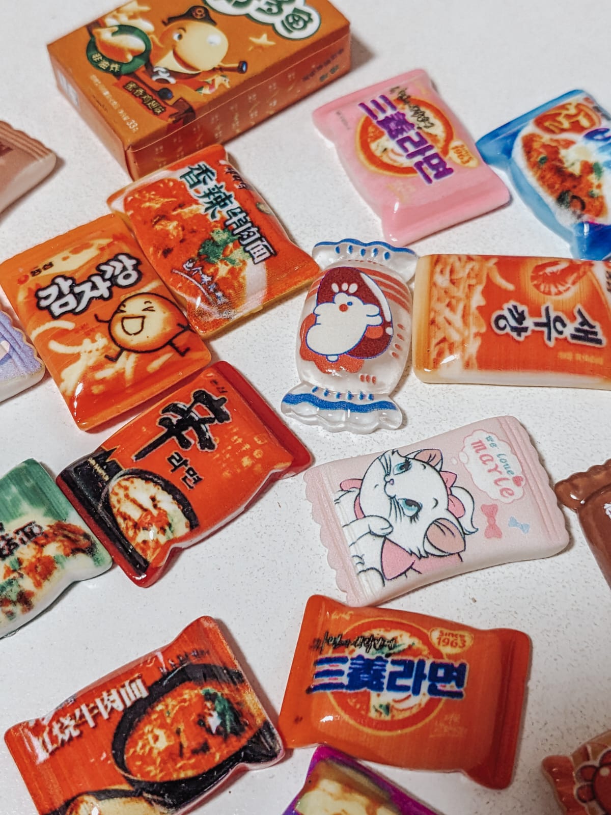 Bambi Bunny - Dollhouse Miniature Snackflix  - 15pcs