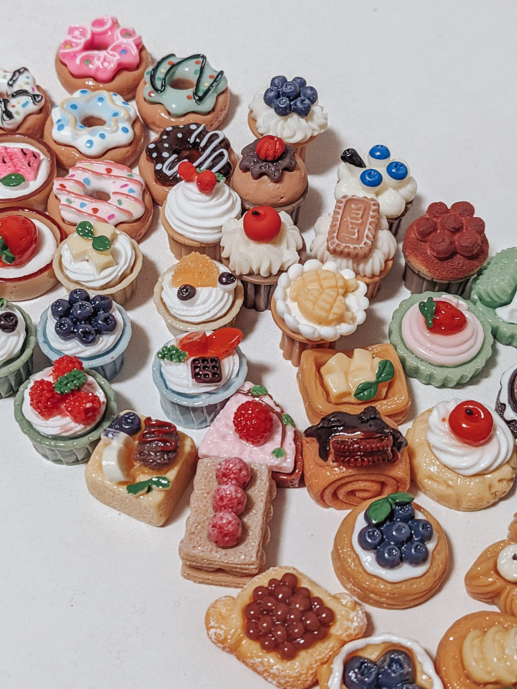 Bambi Bunny - Dollhouse Miniature Pretty Pastry - 15pcs