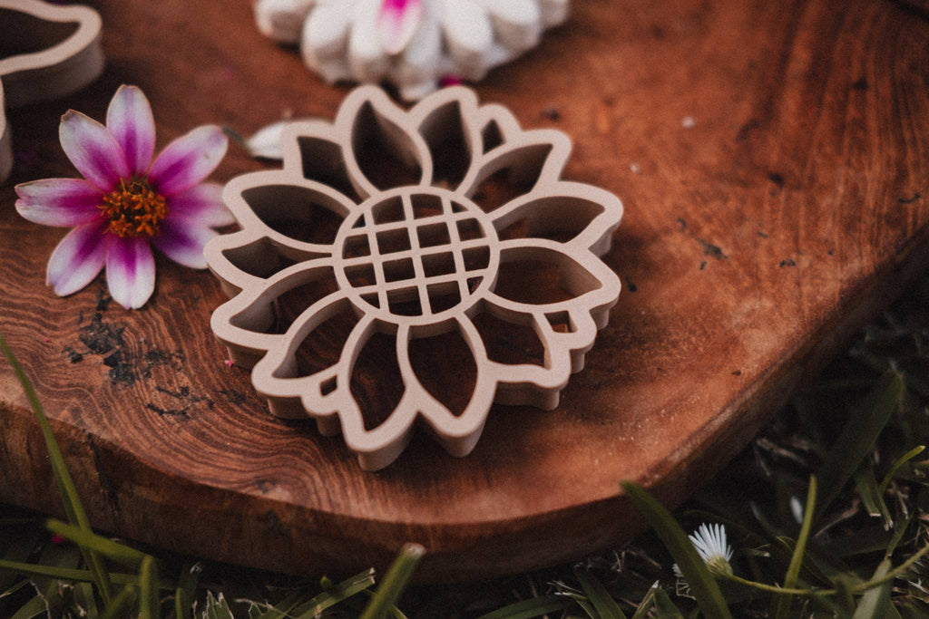Kinfolk Pantry - Mixed Flower Cutter Set - Eco Playdough Tool
