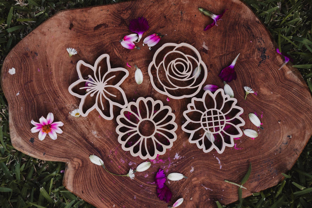 Kinfolk Pantry - Mixed Flower Cutter Set - Eco Playdough Tool