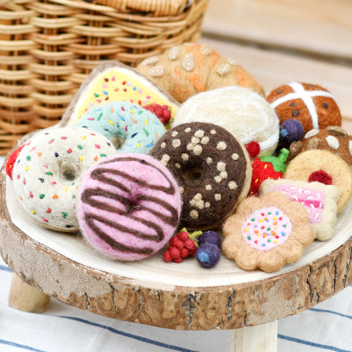 Tara treasure pretend play felt food dessert bakery grazing box