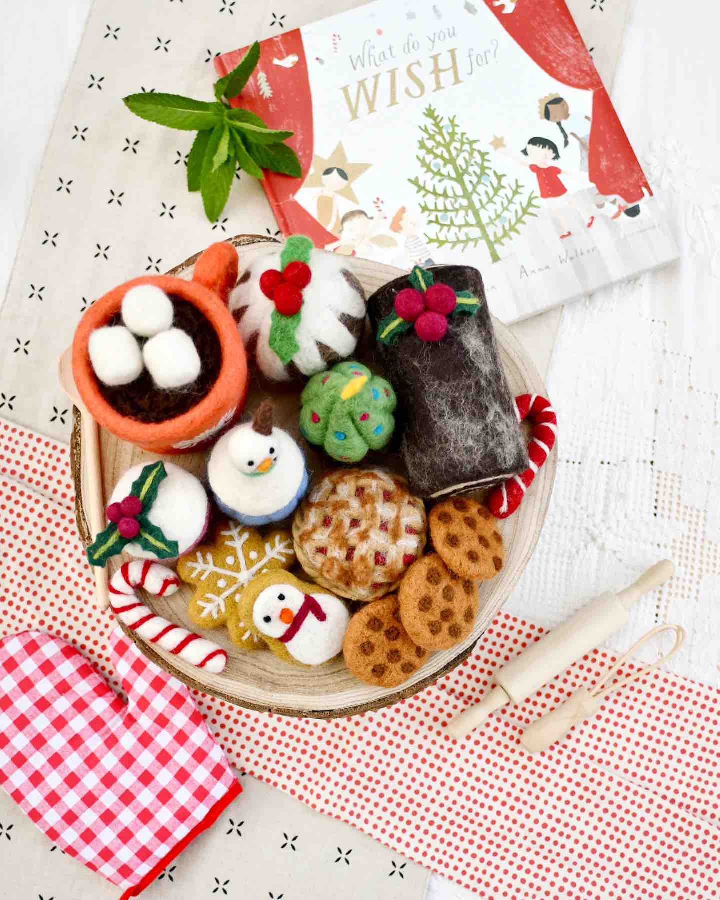 Tara Treasures - Christmas Felt Play Food Grazing Box ( Set B )