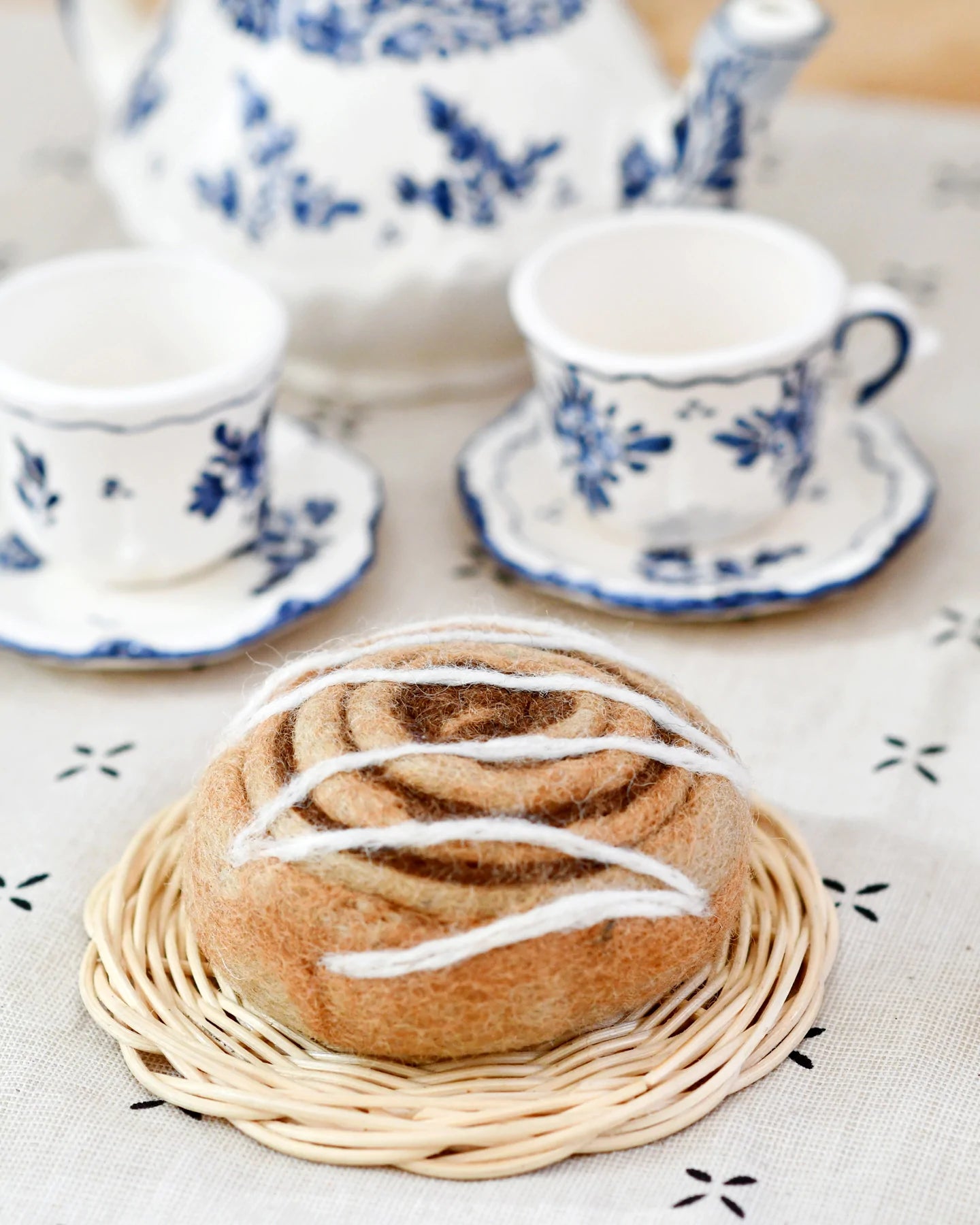 Tara Treasures - Felt Cinnamon Roll