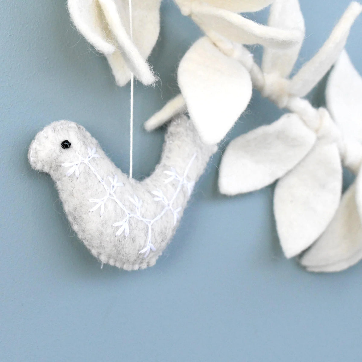 Tara Treasures - Doves and Leaves Garland