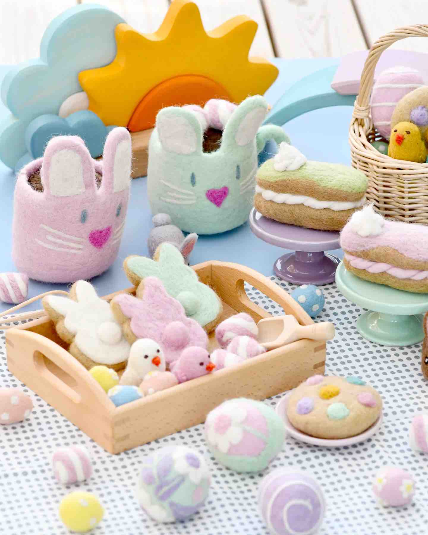 Tara Treasures Felt Strawberry Eclair