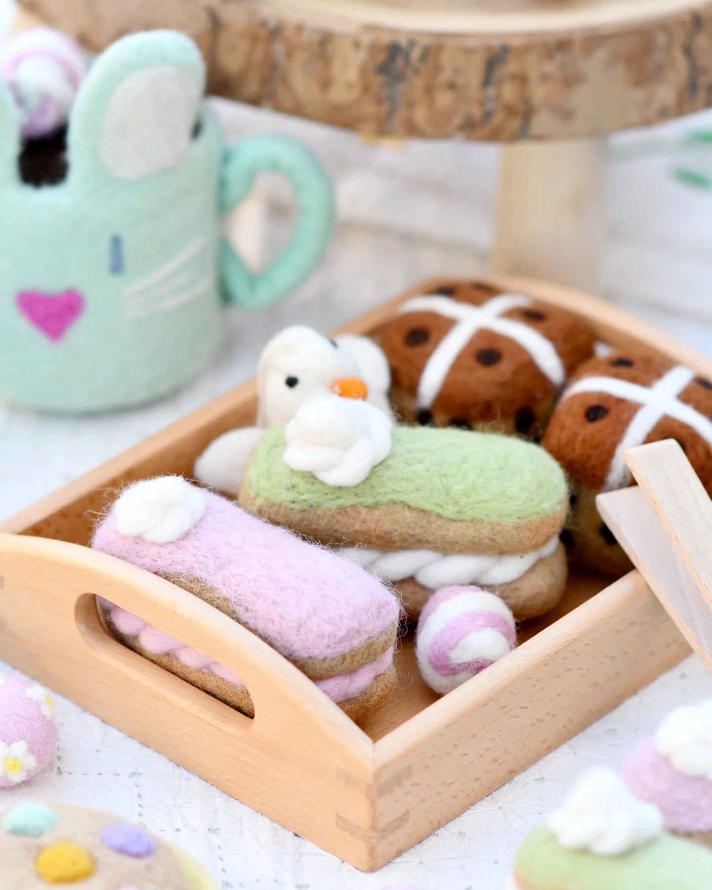 Tara Treasures Felt Strawberry Eclair