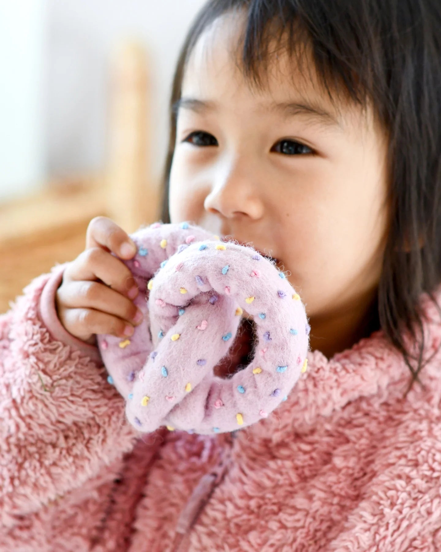 Tara Treasures - Felt Soft Pastel Pretzel