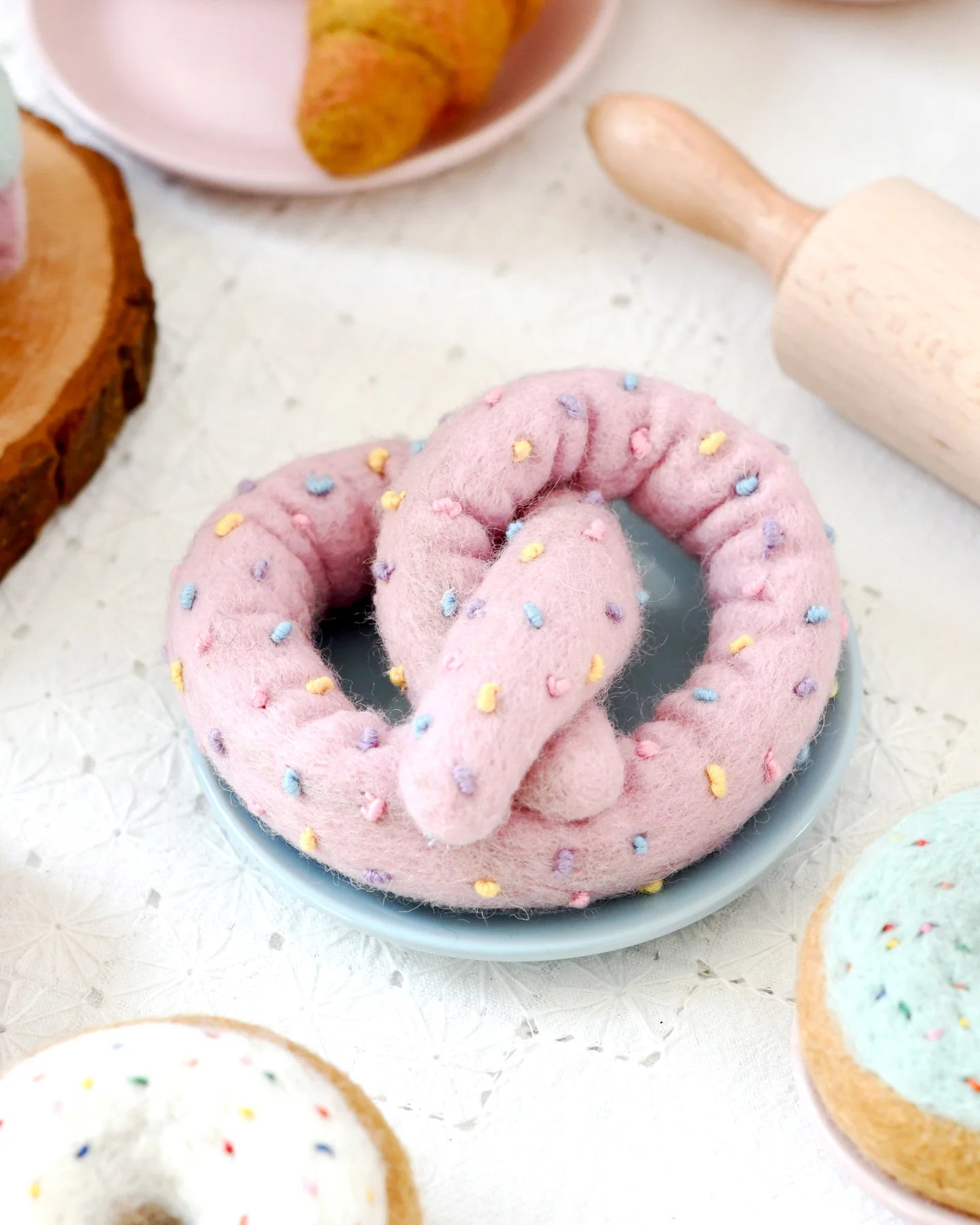 Tara Treasures - Felt Soft Pastel Pretzel
