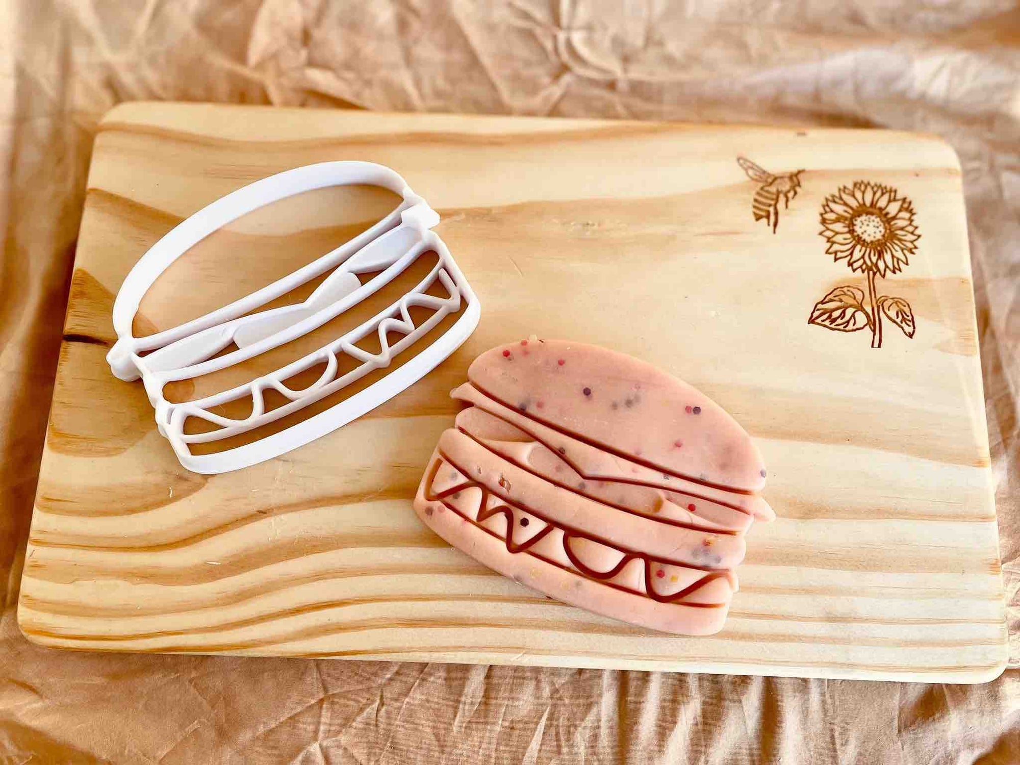 Beadie Bug Play - Hamburger Bio Cutter