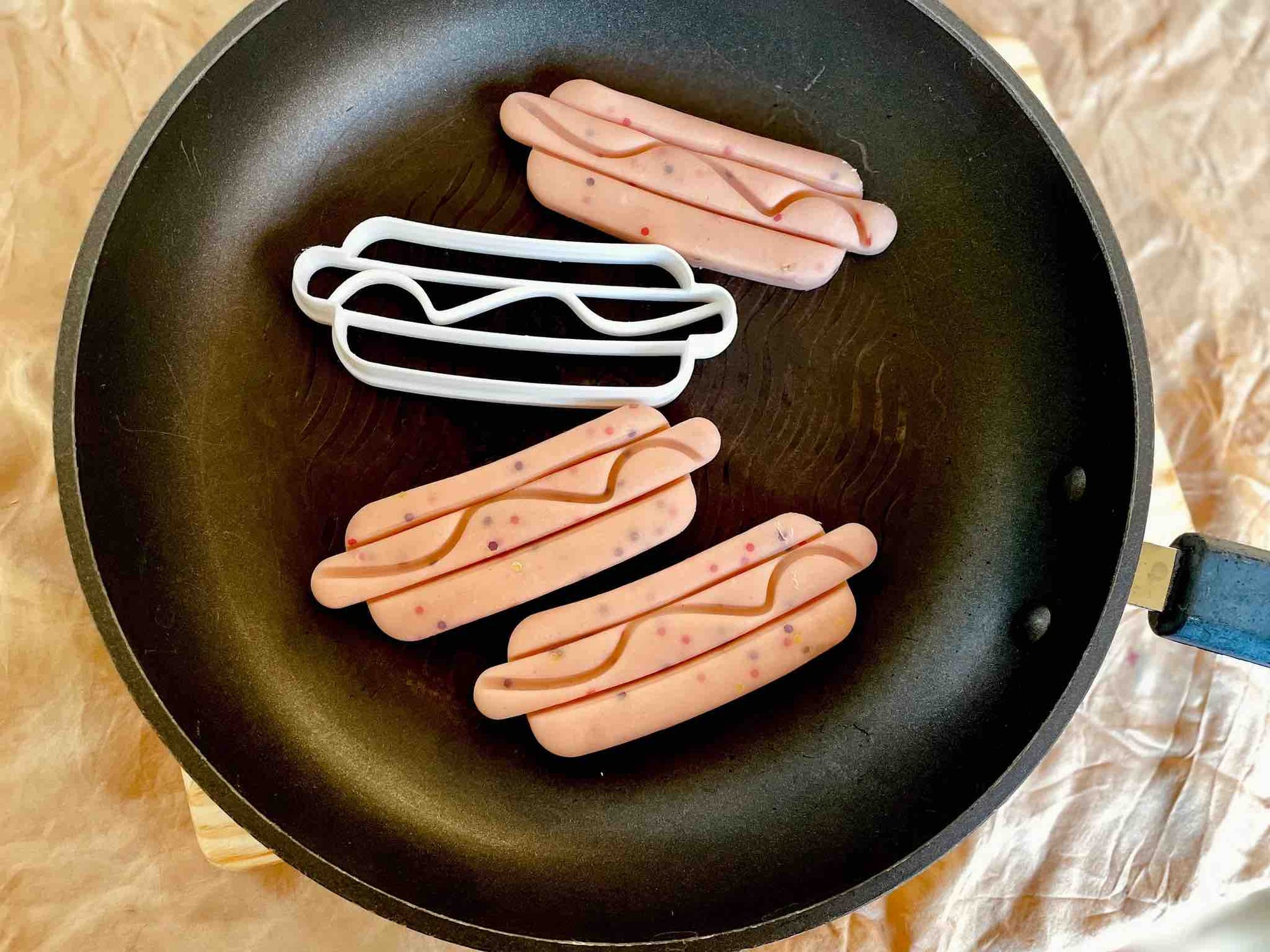 Beadie Bug Play - Hot Dog Bio Cutter