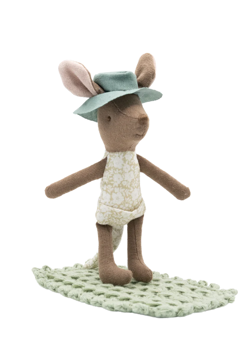 Rugaroo - Shaz | The Sunbaker Kangaroo